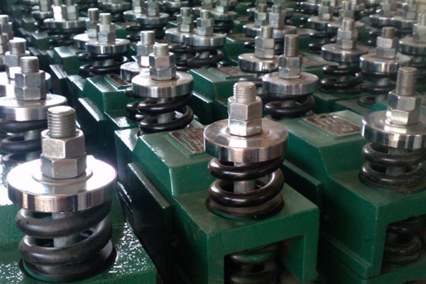 聯(lián)源機(jī)電廠家一批倉壁振動器完工了，發(fā)貨準(zhǔn)備中
